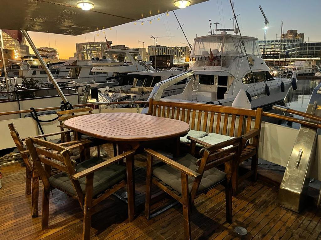 Boat Aloha Hotel ซานต์อาเตรียเดเบซอซ ภายนอก รูปภาพ
