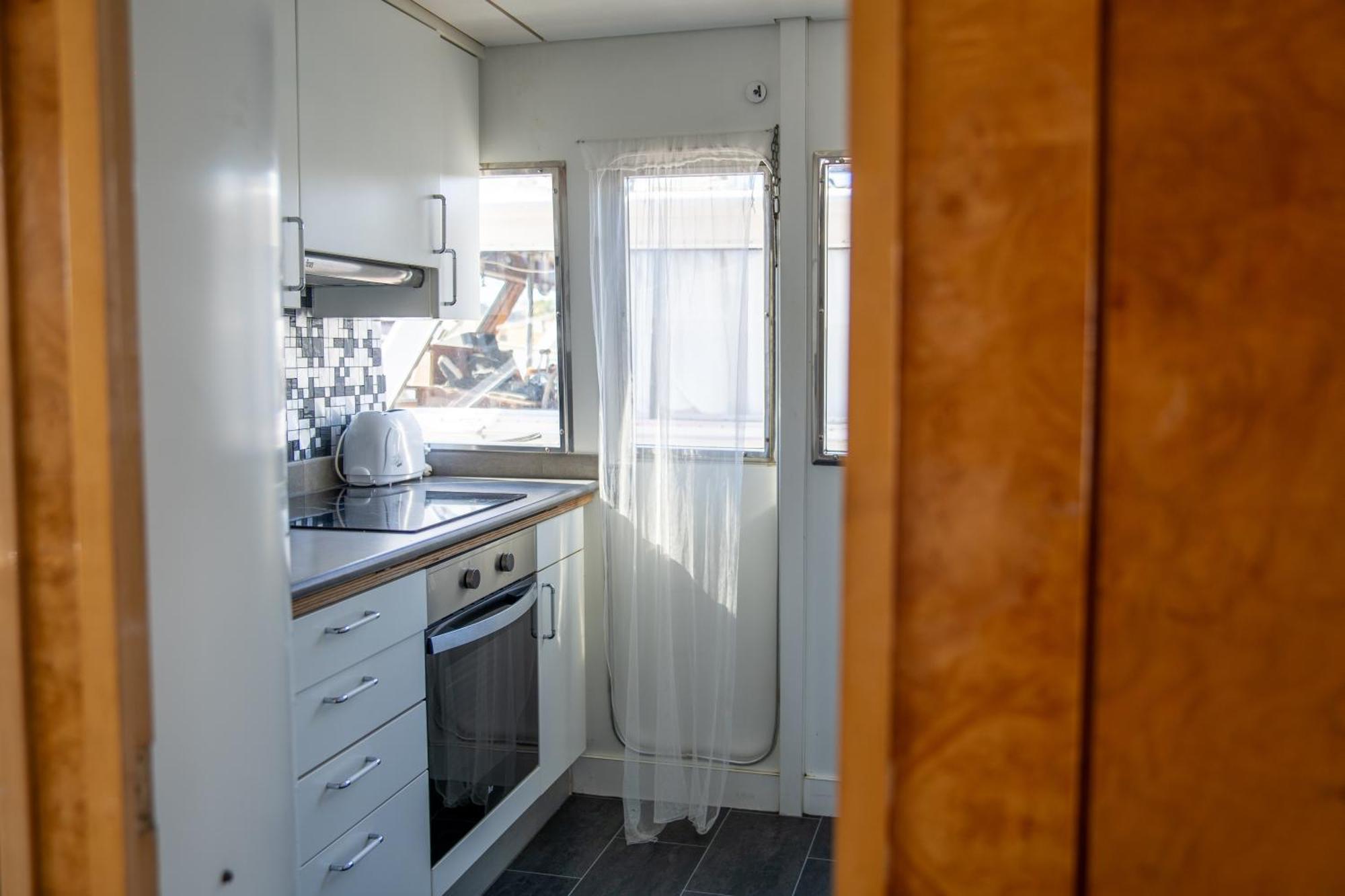 Boat Aloha Hotel ซานต์อาเตรียเดเบซอซ ภายนอก รูปภาพ