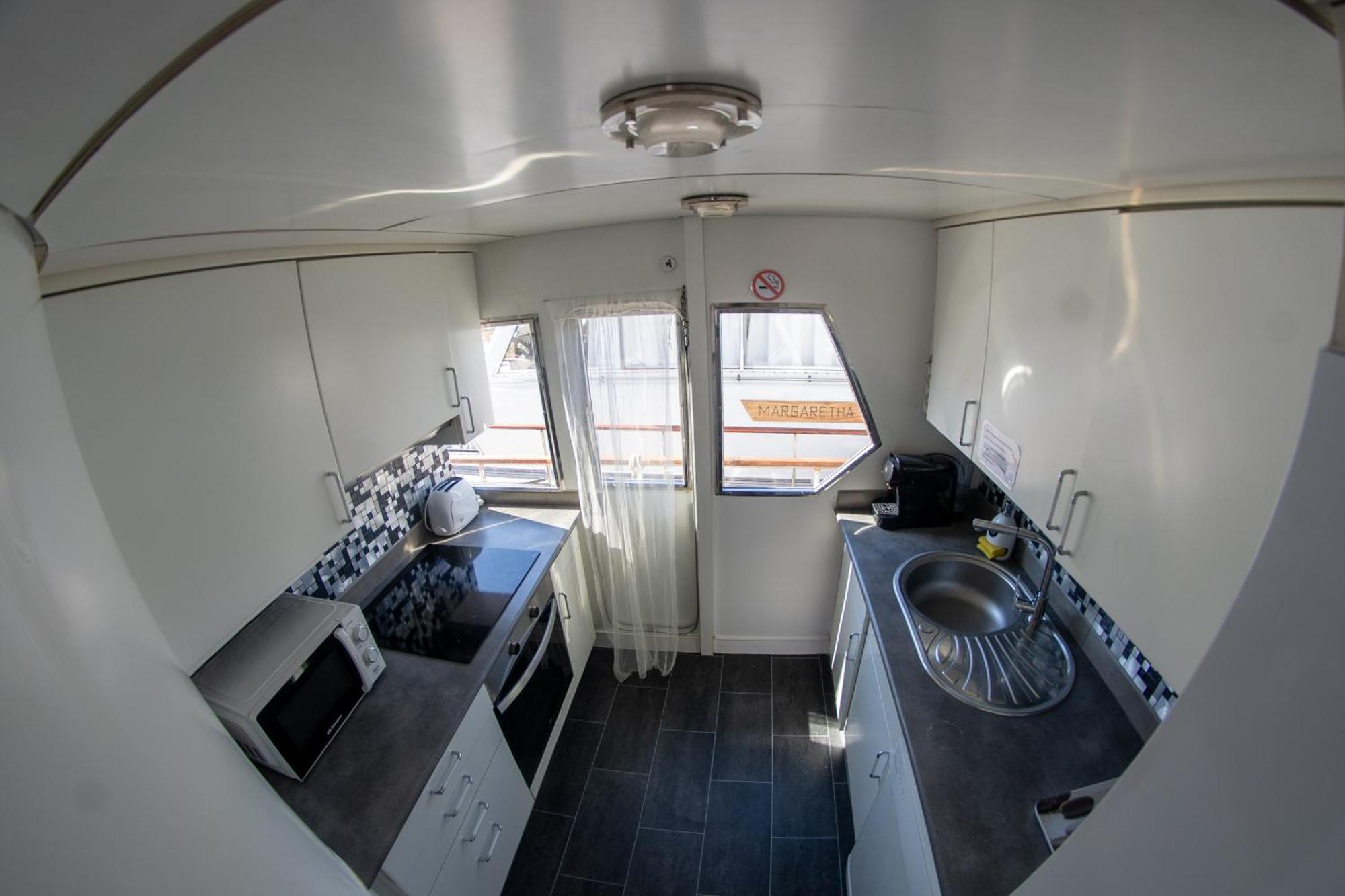 Boat Aloha Hotel ซานต์อาเตรียเดเบซอซ ภายนอก รูปภาพ