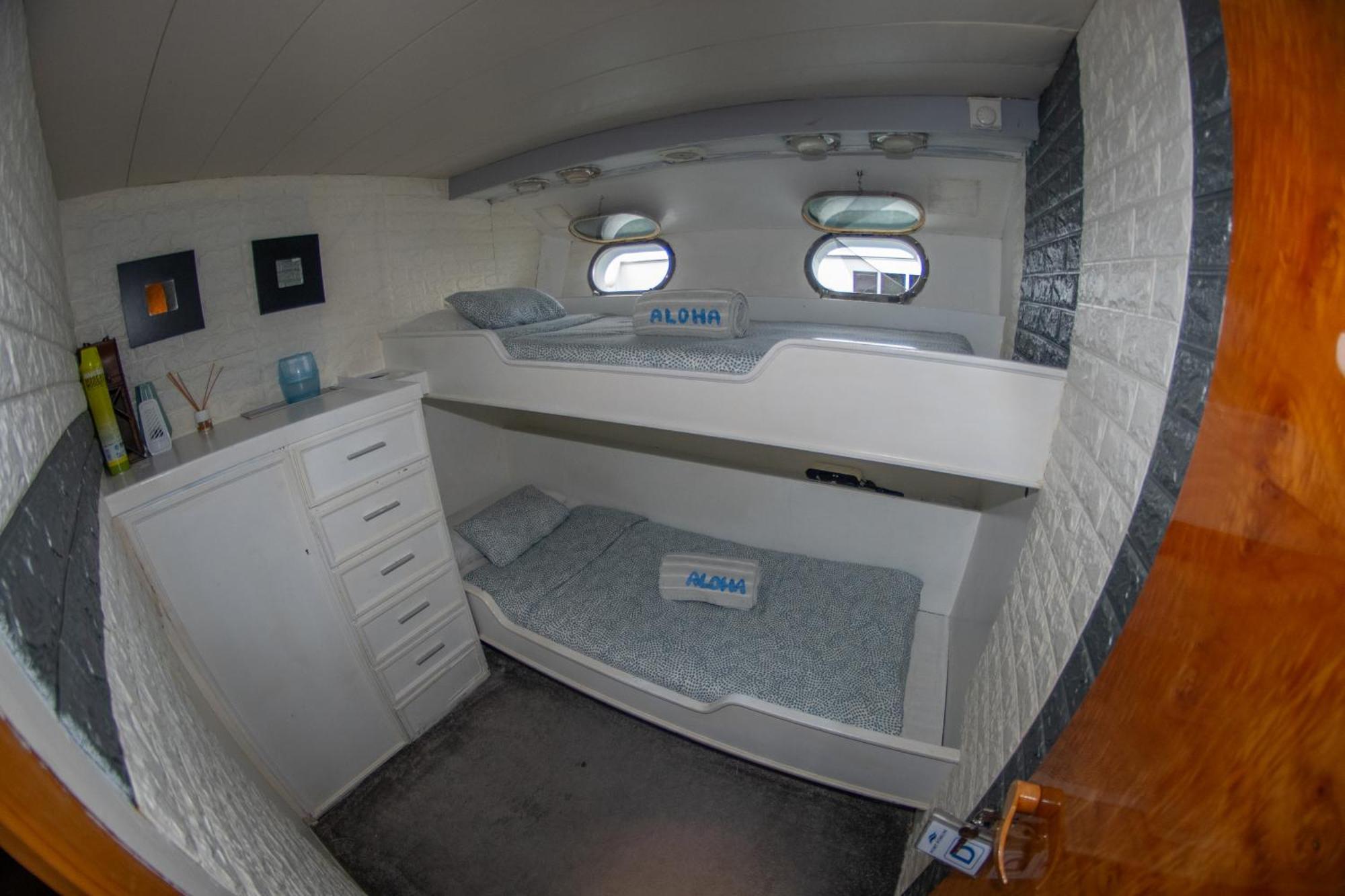 Boat Aloha Hotel ซานต์อาเตรียเดเบซอซ ภายนอก รูปภาพ