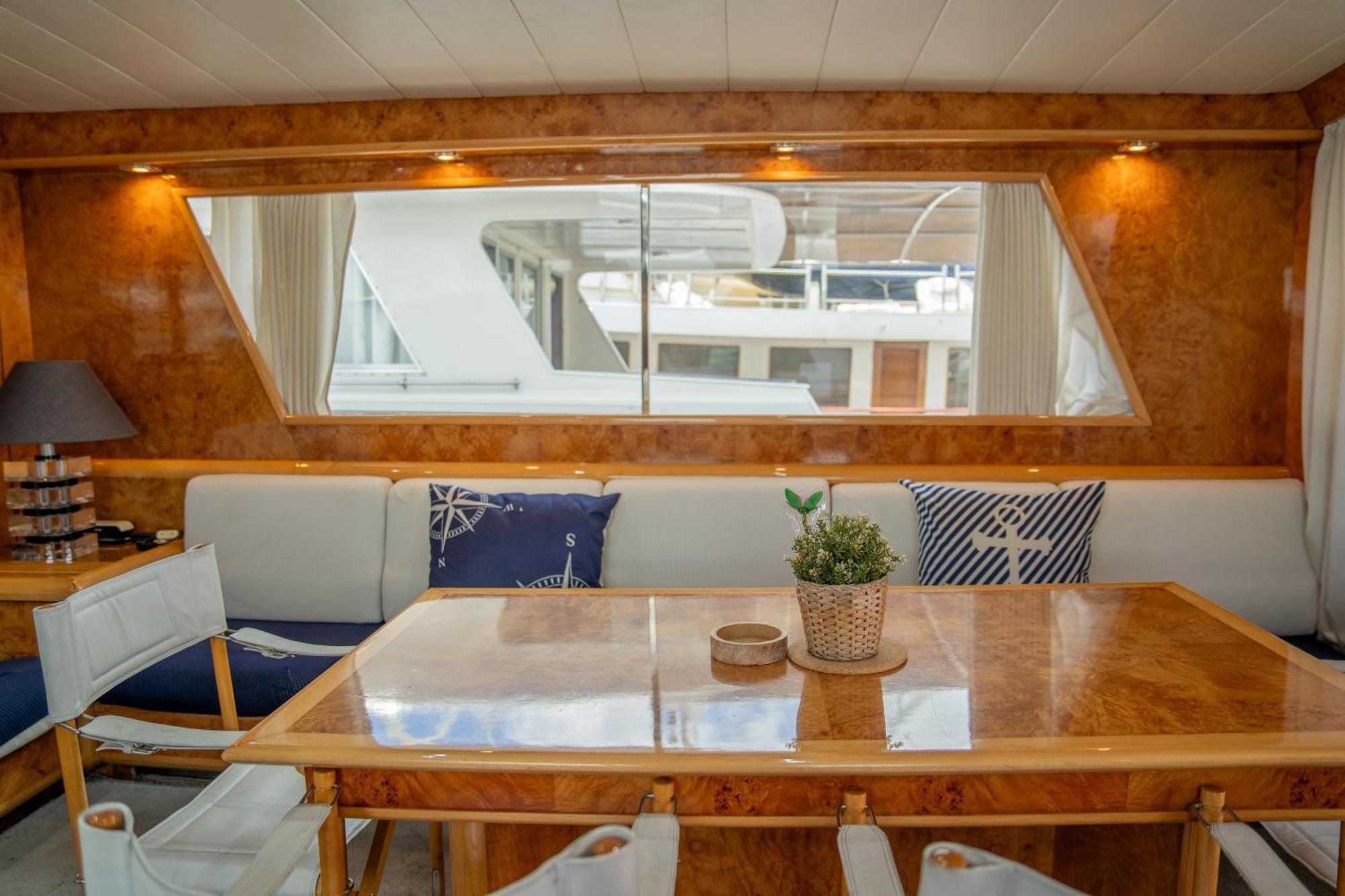 Boat Aloha Hotel ซานต์อาเตรียเดเบซอซ ภายนอก รูปภาพ