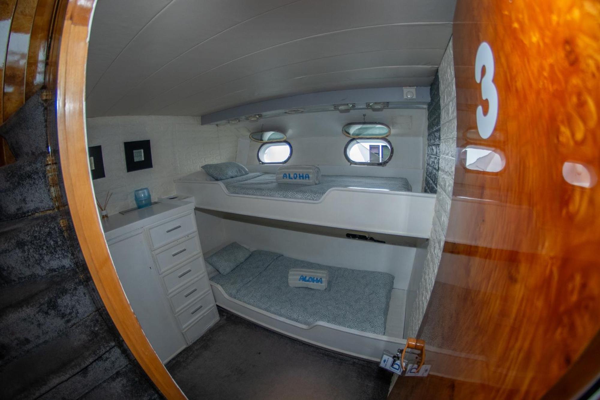 Boat Aloha Hotel ซานต์อาเตรียเดเบซอซ ภายนอก รูปภาพ