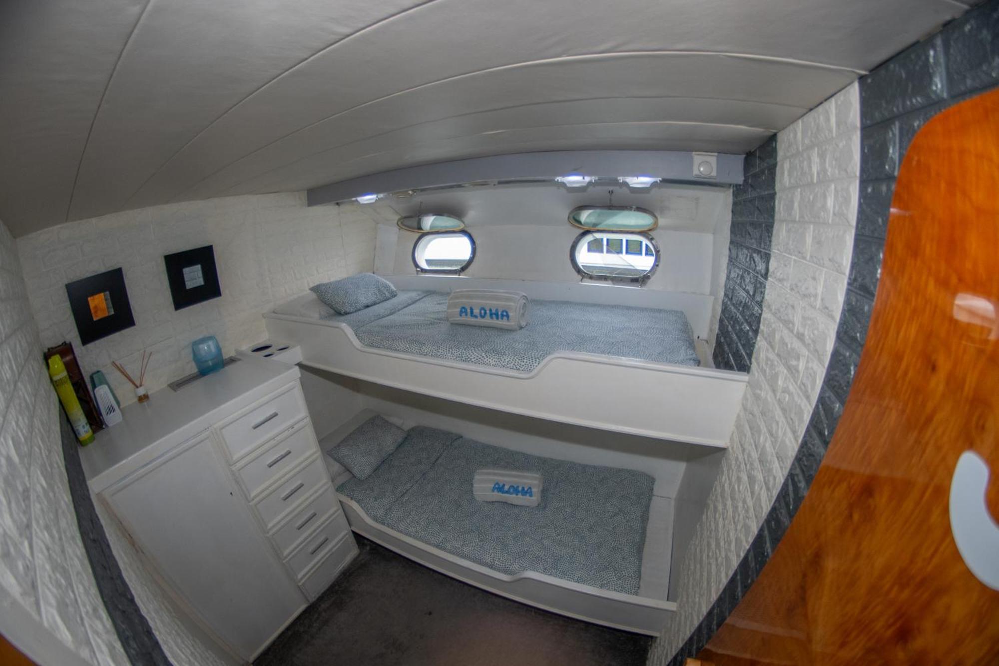 Boat Aloha Hotel ซานต์อาเตรียเดเบซอซ ภายนอก รูปภาพ