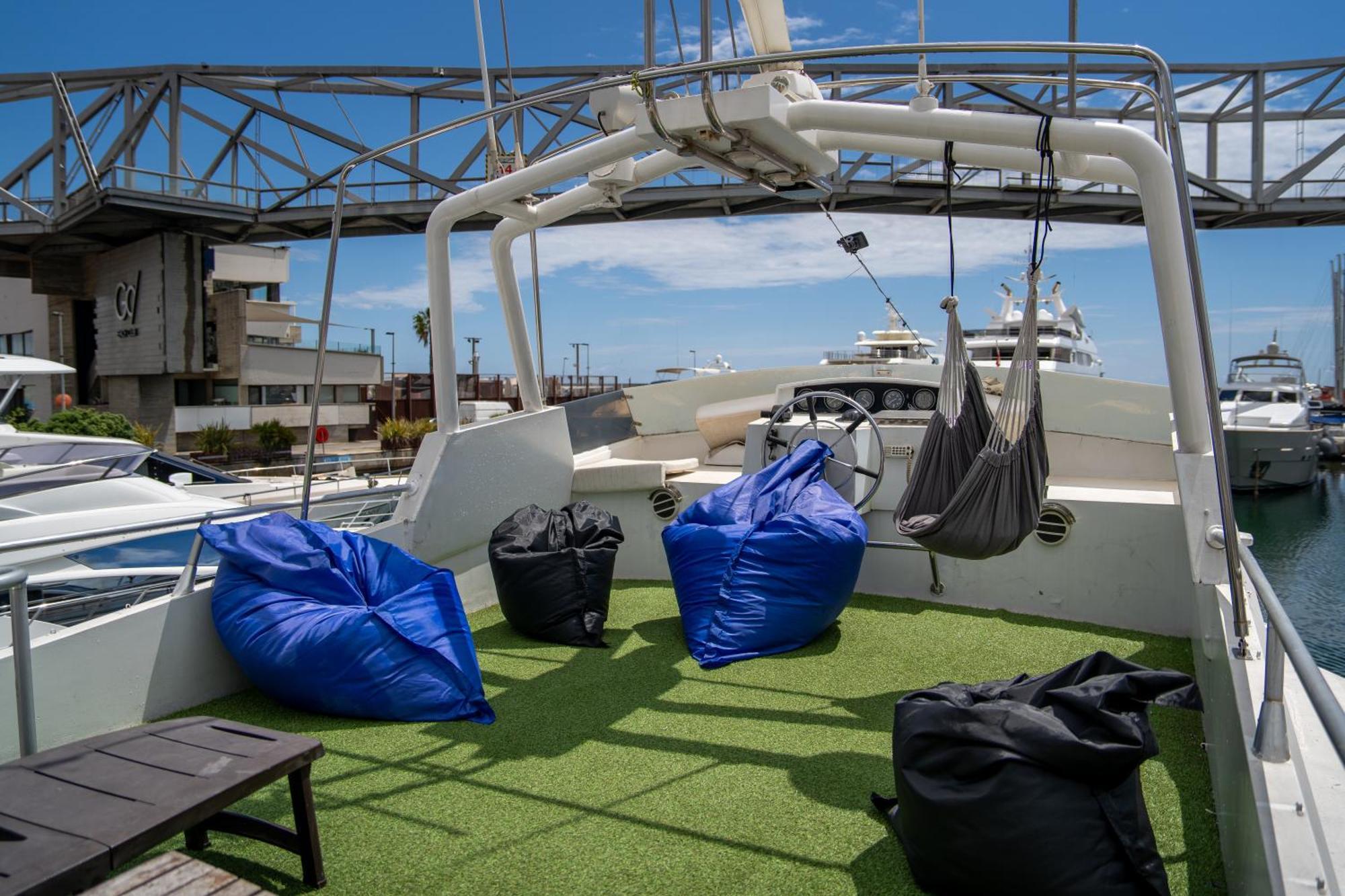 Boat Aloha Hotel ซานต์อาเตรียเดเบซอซ ภายนอก รูปภาพ