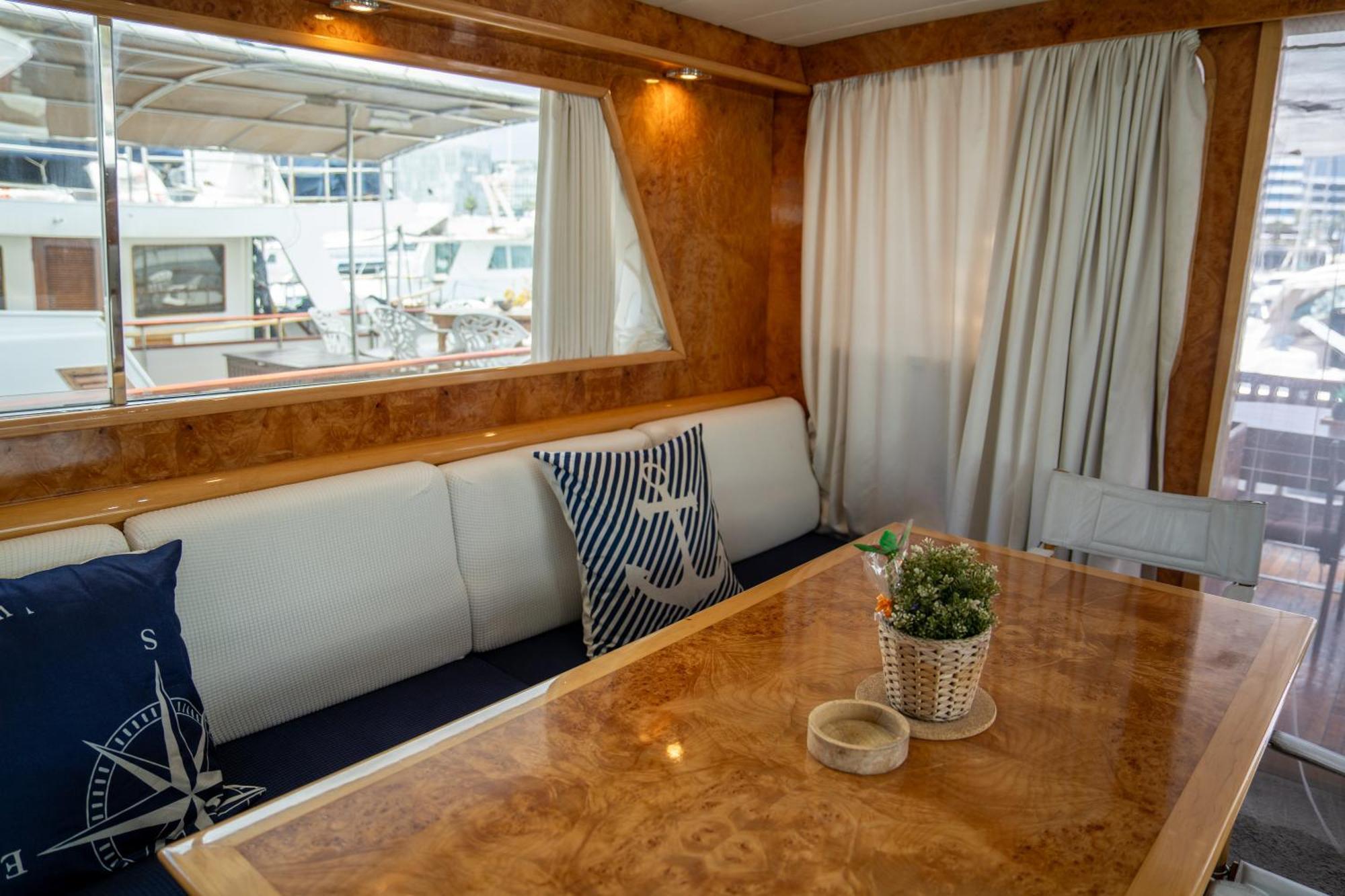 Boat Aloha Hotel ซานต์อาเตรียเดเบซอซ ภายนอก รูปภาพ