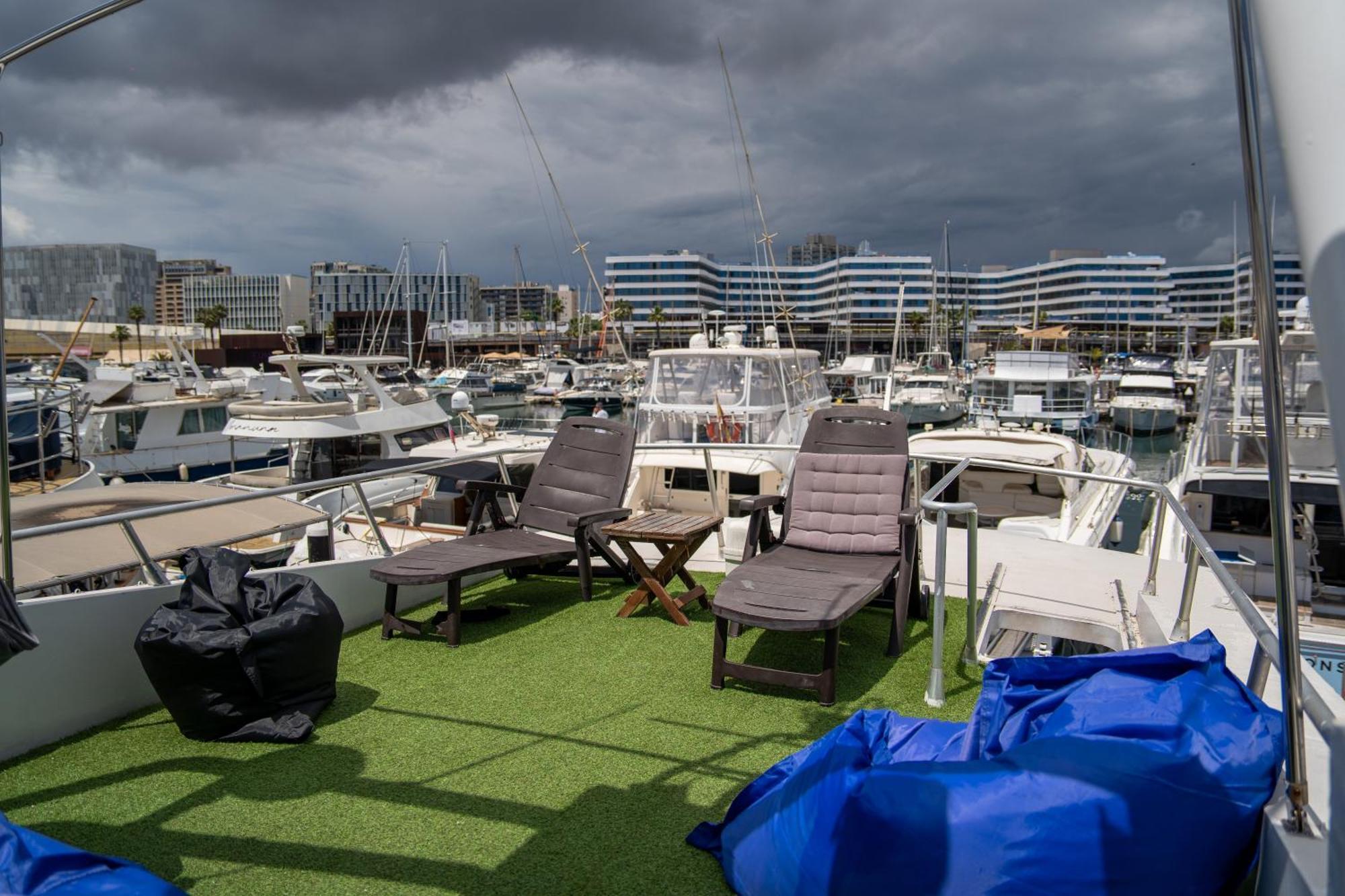 Boat Aloha Hotel ซานต์อาเตรียเดเบซอซ ภายนอก รูปภาพ